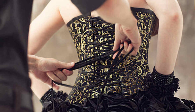 How to Wear a Gothic Dress With Corset