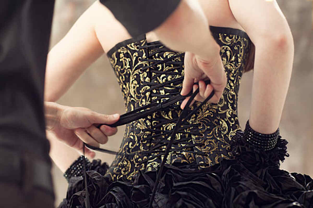 How to Wear a Gothic Dress With Corset